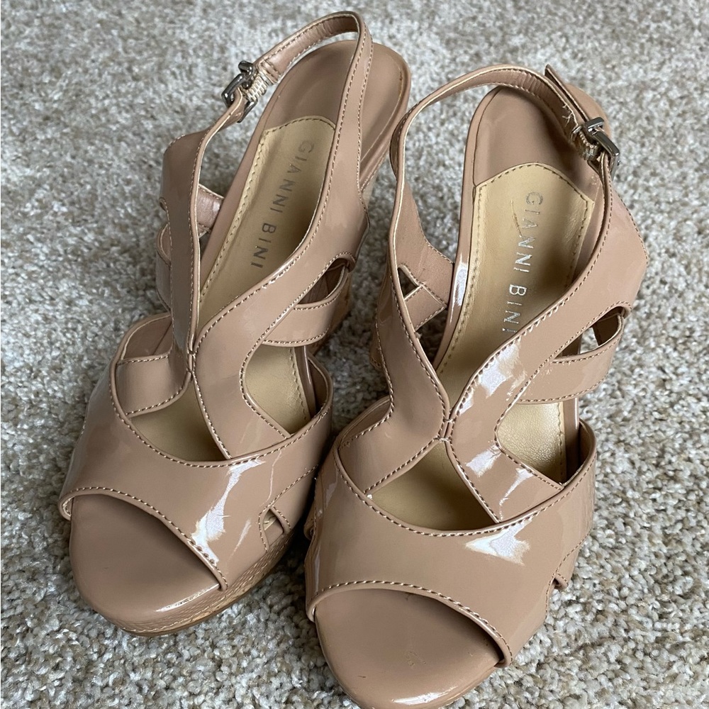 Gianni Bini wedge shoes